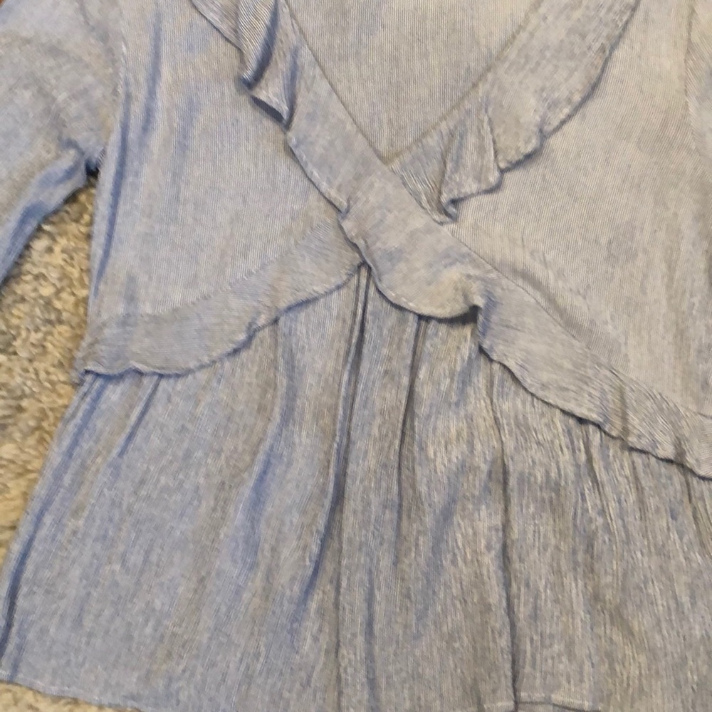 American Eagle Ruffle Top - Picture 4 of 6